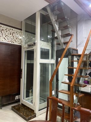 Thang máy ra đời năm nào?