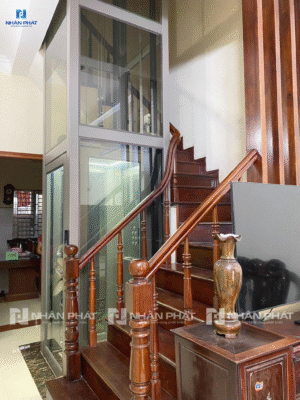 19 Lắp thang máy giữa lòng thang bộ