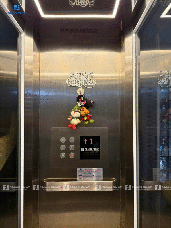 37 Trang trí thang máy gia đình đón giáng sinh