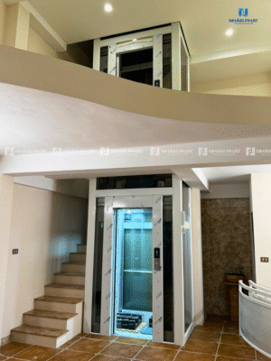 39 Thang máy cửa mở tim