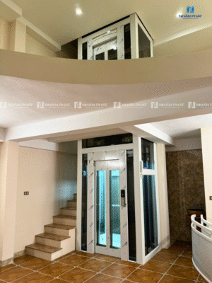 42 Thang máy cửa mở tim
